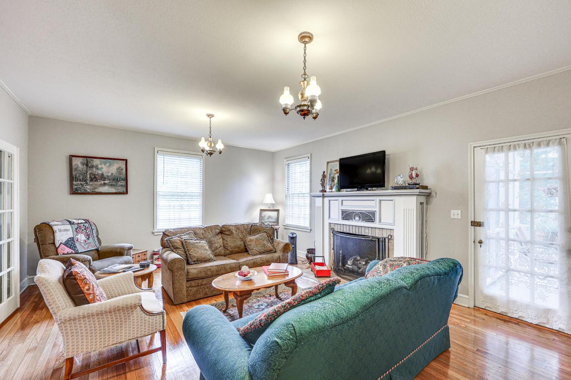 Delightful Retreat With Fireplace And Large Yard! Экстерьер фото